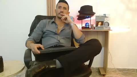 Snapshot of reiko_85_ chatting on November 8, 7:56 pm REIKO online show from November 8, 7:56 pm