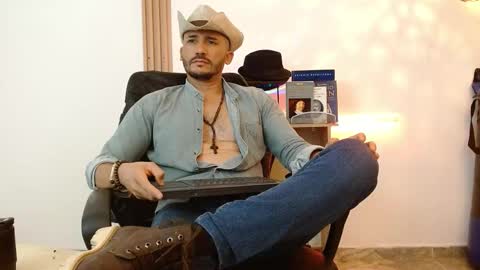 Snapshot of reiko_85_ chatting on November 21, 6:28 pm REIKO online show from November 21, 6:28 pm