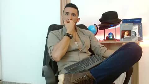 Snapshot of reiko_85_ chatting on November 25, 2:39 pm REIKO online show from November 25, 2:39 pm