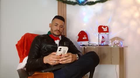 Snapshot of reiko_85_ chatting on December 2, 5:19 pm REIKO online show from December 2, 5:19 pm