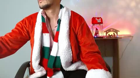 Snapshot of reiko_85_ chatting on December 4, 5:10 pm REIKO online show from December 4, 5:10 pm