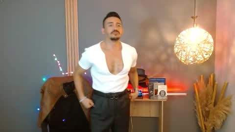 Snapshot of reiko_85_ chatting on February 20, 3:23 pm REIKO online show from February 20, 3:23 pm