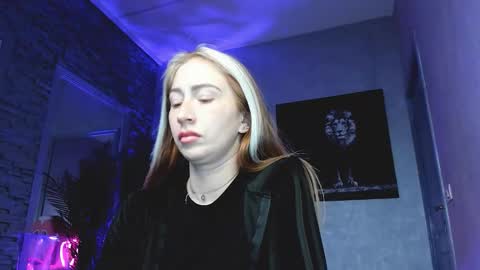 reina cummings online show from December 18, 5:35 am