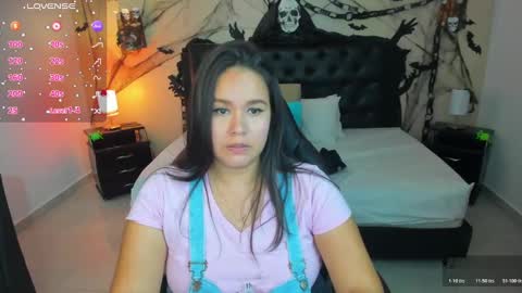 reina_loren online show from November 1, 9:28 pm