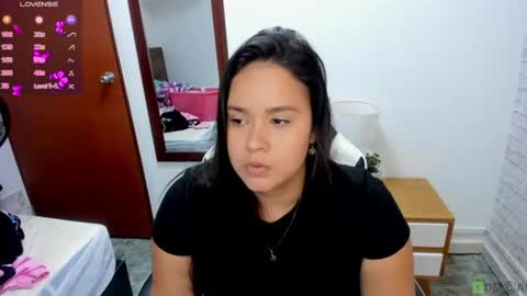 reina_loren online show from June 11, 3:48 am