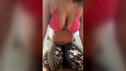 reinaassss online show from December 22, 8:28 pm