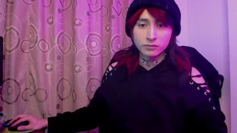 reiv_femboy online show from October 7, 5:26 am