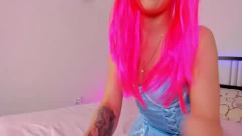 Elly online show from June 19, 3:05 pm