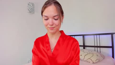 Elly online show from June 22, 2:25 pm