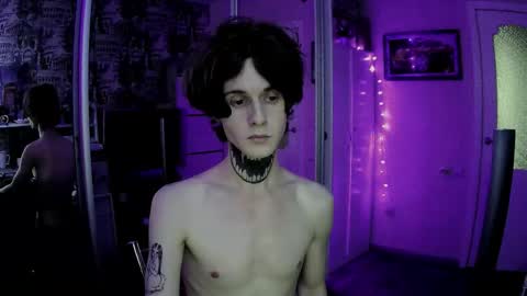 Snapshot of remitrash chatting on November 4, 9:08 am RemiTrash online show from November 4, 9:08 am