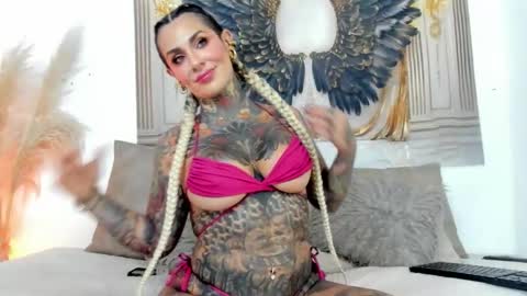 Laura online show from September 19, 11:49 pm