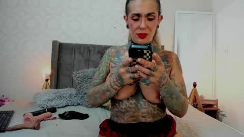 Laura online show from May 29, 8:29 pm