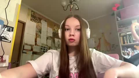 Snapshot of renaeorabuena chatting on June 4, 8:20 am Annabel online show from June 4, 8:20 am