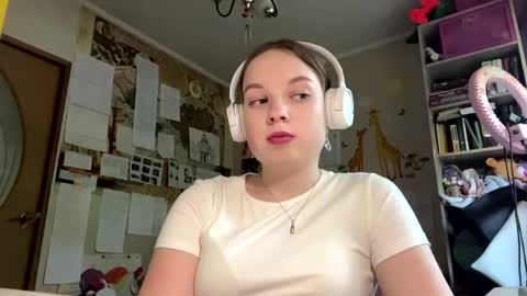 Snapshot of renaeorabuena chatting on June 5, 11:27 am Annabel online show from June 5, 11:27 am