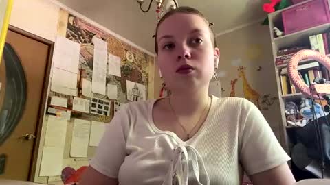Snapshot of renaeorabuena chatting on June 10, 7:18 am Annabel online show from June 10, 7:18 am