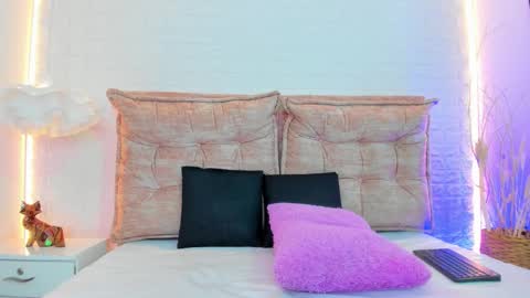 Snapshot of renatajhonson chatting on December 3, 5:59 am Renata online show from December 3, 5:59 am