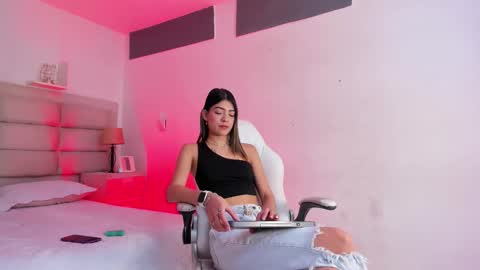 Snapshot of renatamason chatting on December 14, 1:05 pm Renata online show from December 14, 1:05 pm