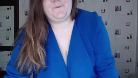 renataoia online show from October 20, 1:55 pm