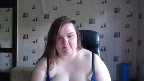 renataoia online show from June 1, 2:08 pm