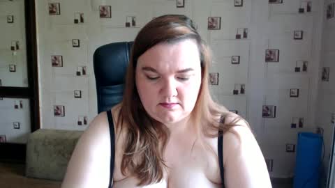 renataoia online show from June 27, 9:47 am