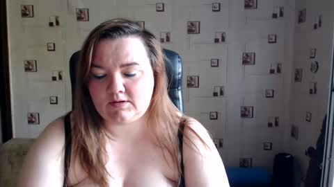 renataoia online show from July 19, 1:48 pm