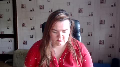 renataoia online show from July 29, 2:59 pm