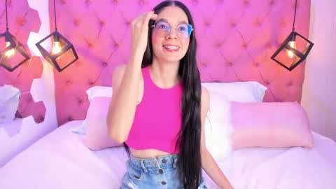 Snapshot of renataoviedo chatting on April 21, 11:40 pm Renata Oviedo online show from April 21, 11:40 pm