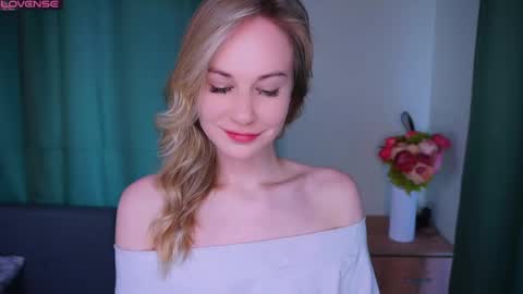 Snapshot of renecatino chatting on June 1, 2:30 pm Emma online show from June 1, 2:30 pm