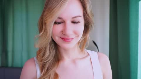 Snapshot of renecatino chatting on June 3, 1:46 pm Emma online show from June 3, 1:46 pm