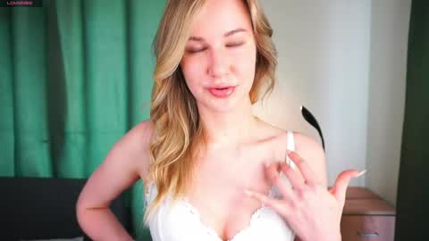 Snapshot of renecatino chatting on June 5, 1:50 pm Emma online show from June 5, 1:50 pm