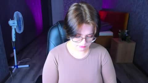 renee_turner online show from December 5, 8:00 am