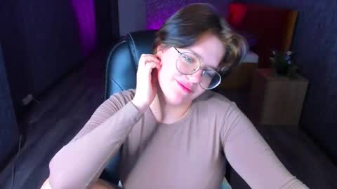 renee_turner online show from December 5, 2:11 pm