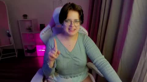 renee_turner online show from December 7, 4:25 pm