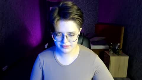 renee_turner online show from December 12, 1:43 am