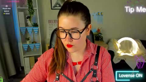 renee_turner online show from October 1, 9:37 am