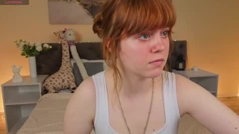 reneefoxy_ online show from June 9, 1:28 am
