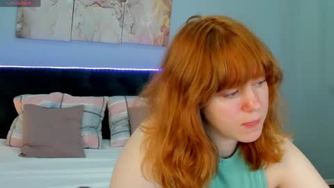 reneefoxy_ online show from June 10, 1:06 am