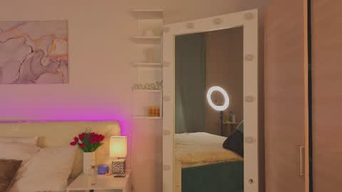 reneefoxy_ online show from June 12, 1:04 am