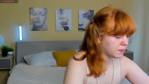reneefoxy_ online show from July 8, 12:59 am