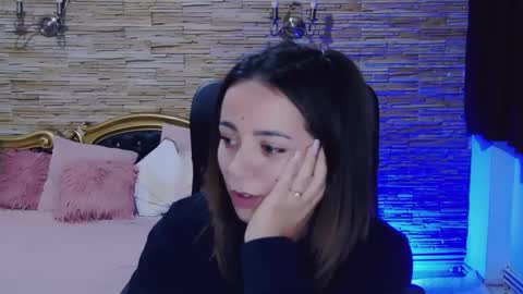 Snapshot of renesmesweet chatting on December 6, 7:01 pm renesmesweet online show from December 6, 7:01 pm