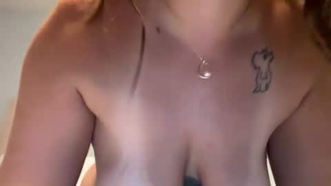 renimoonxo online show from June 24, 10:25 am