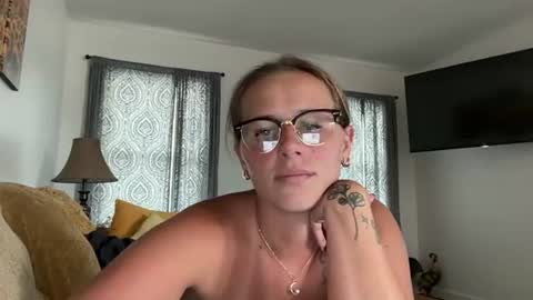 renimoonxo online show from July 9, 8:57 pm