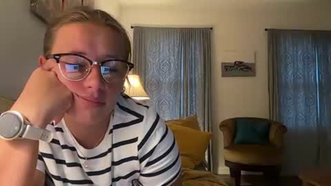 renimoonxo online show from July 17, 10:33 am