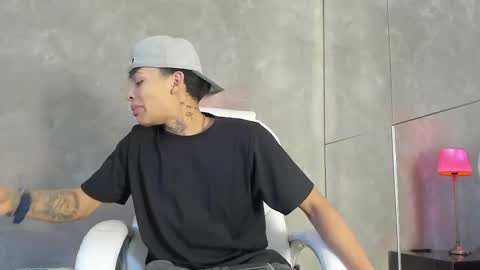 Snapshot of renzo_dogan chatting on December 4, 2:54 am Ren online show from December 4, 2:54 am