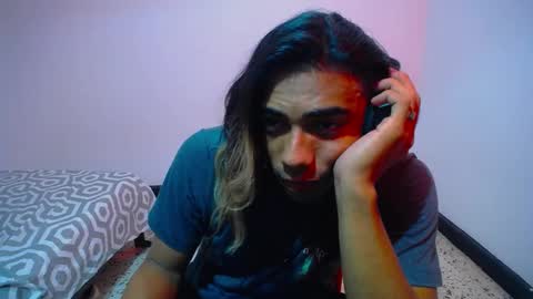 Snapshot of restrainged chatting on December 3, 7:32 am Rest online show from December 3, 7:32 am