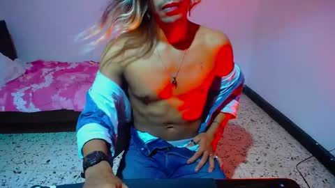 Snapshot of restrainged chatting on December 11, 6:25 am Rest online show from December 11, 6:25 am