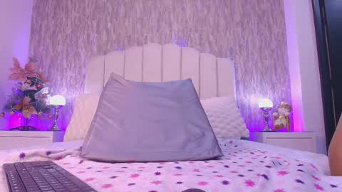 Snapshot of reven_lilith chatting on December 19, 3:24 am REVEN online show from December 19, 3:24 am