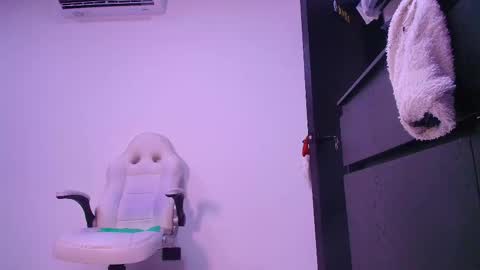 Snapshot of reven_lilith chatting on January 12, 3:01 am REVEN online show from January 12, 3:01 am