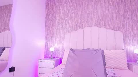 Snapshot of reven_lilith chatting on February 8, 3:10 am REVEN online show from February 8, 3:10 am