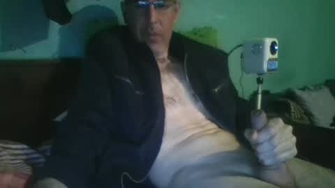 Snapshot of reyes_albert2006 chatting on March 1, 2:52 pm reyes_albert2006 online show from March 1, 2:52 pm